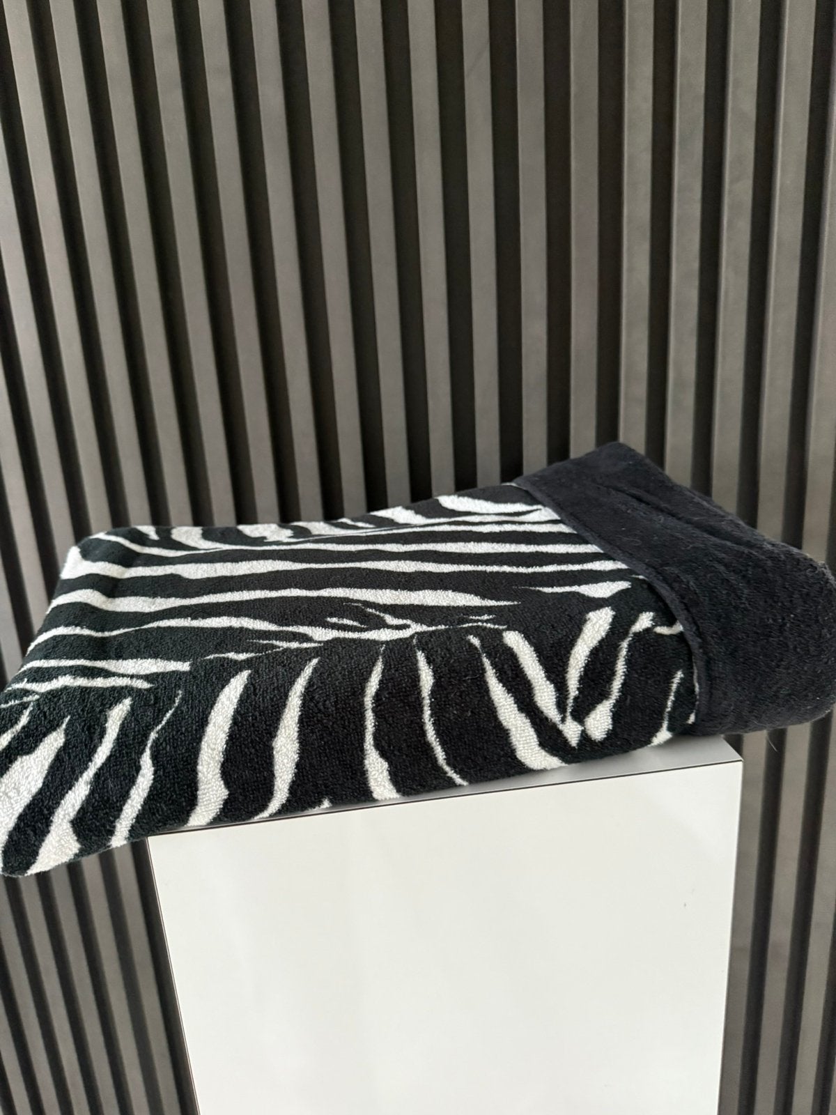 DOLCE & GABBANA  Beach Towel Bath Towel Terrycloth zebra, Handdoek, Nieuw, Ophalen of Verzenden, Overige merken