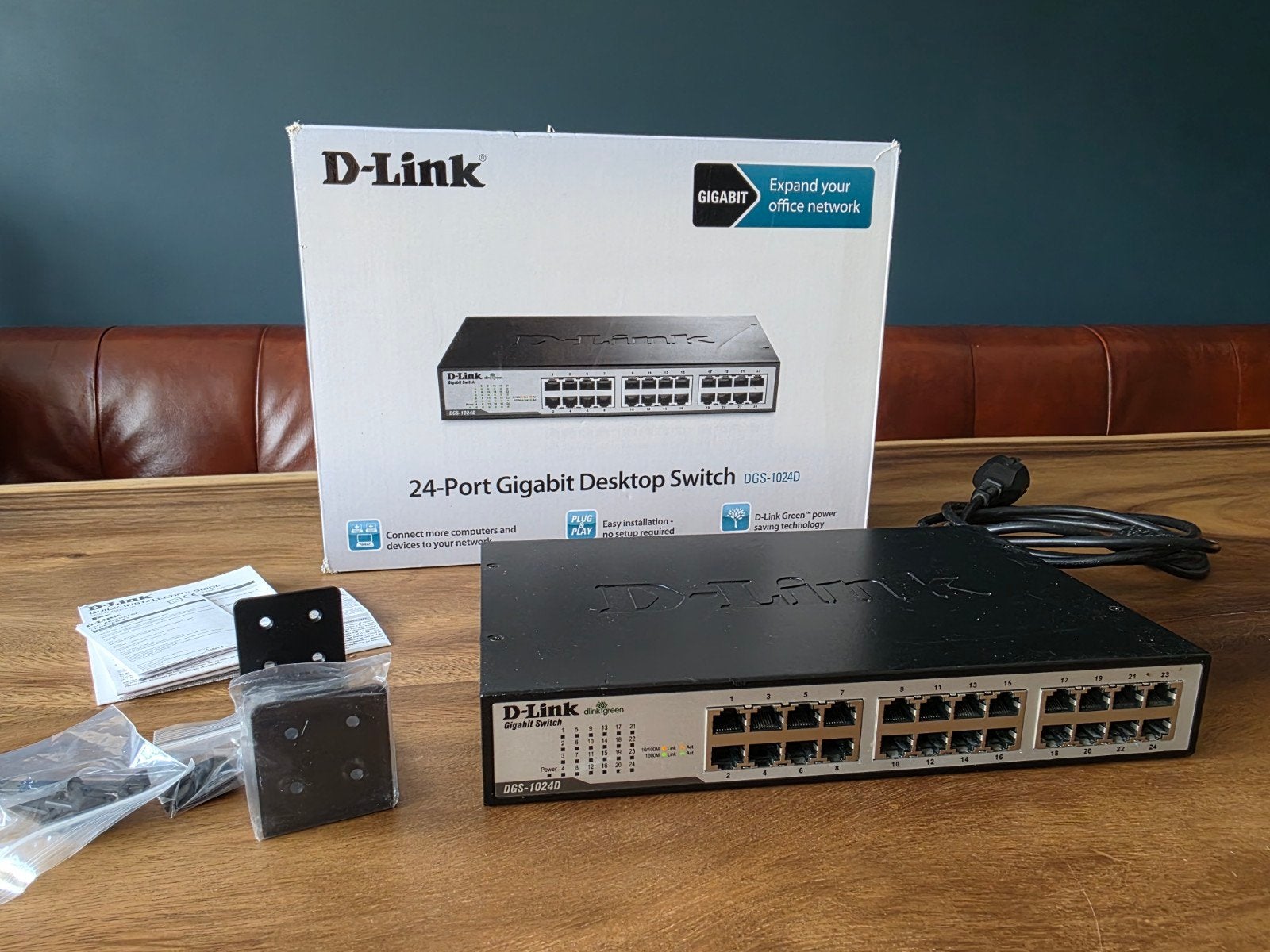 D-Link DGS-1024D 24-poorts Gigabit Desktop Switch, Computers en Software, Ophalen of Verzenden, Zo goed als nieuw