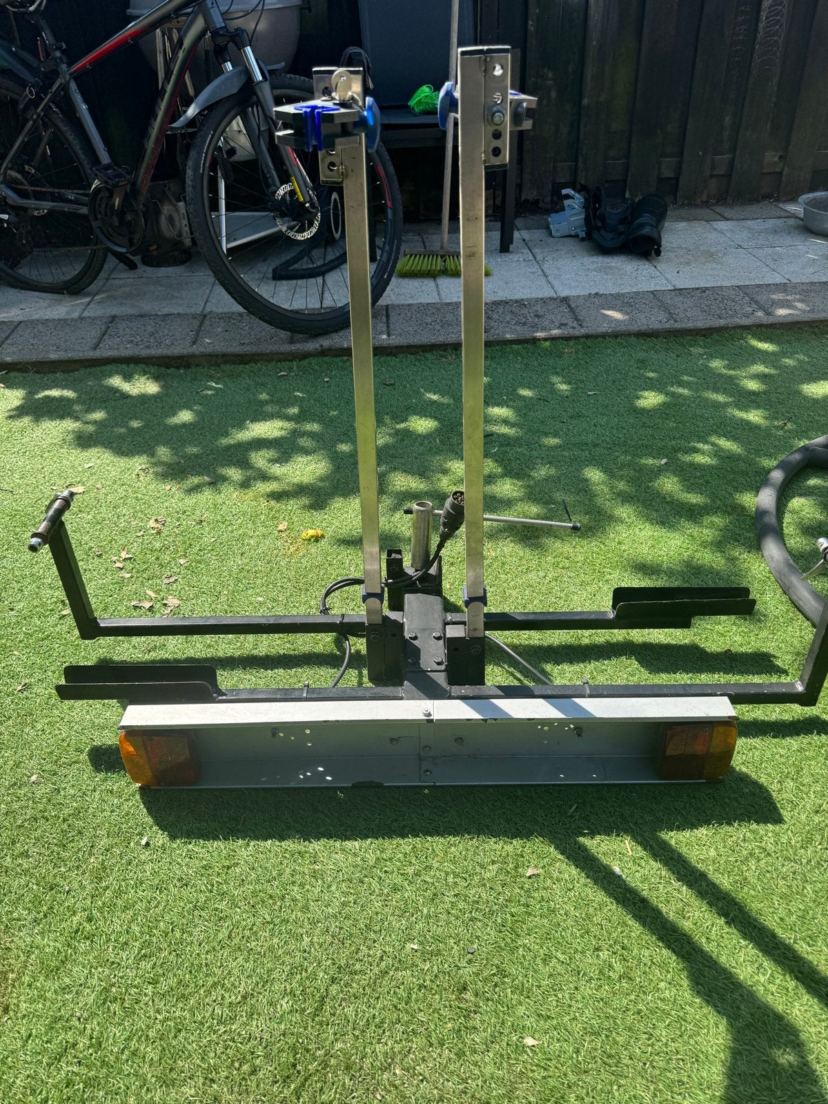 Fietsendrager met slot, oud maar in goede staat, Ophalen, Gebruikt