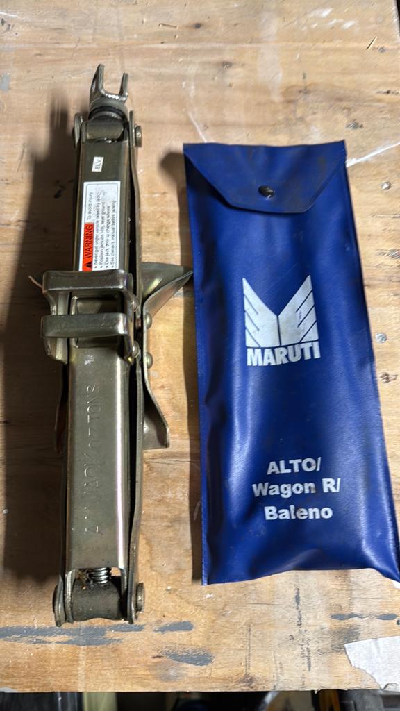 Originele suzuki autokrik, Ophalen of Verzenden, Zo goed als nieuw, Manueel, Schaarkrik