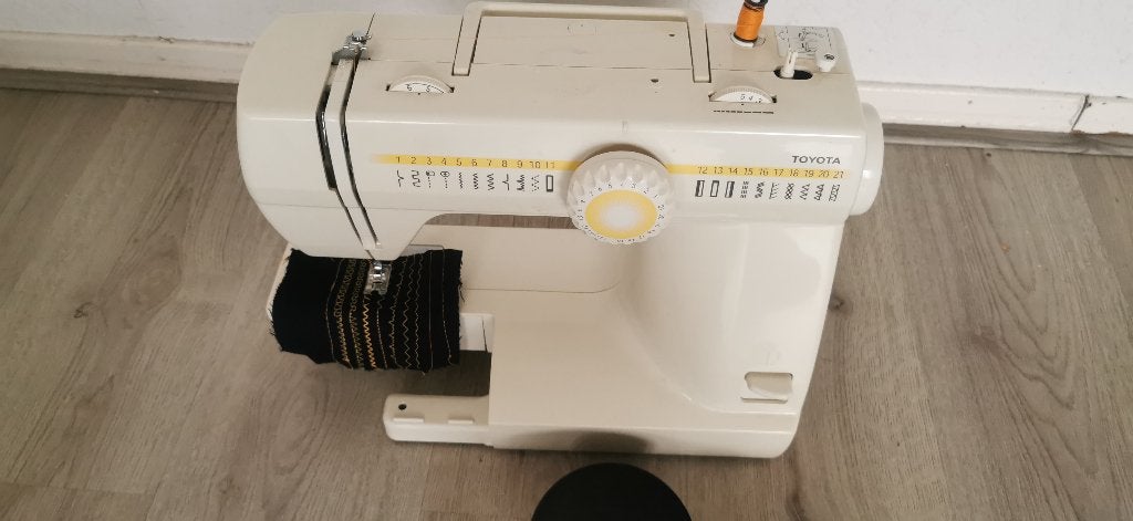 Naaimachine Toyota CU27 werkt goed, Ophalen of Verzenden, Zo goed als nieuw, Naaimachine, Overige merken