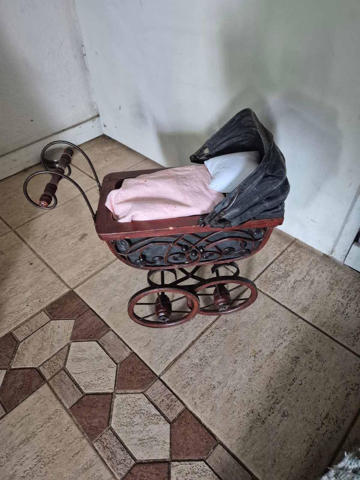 Antieke poppenwagen - Decoratief en charmant, Ophalen