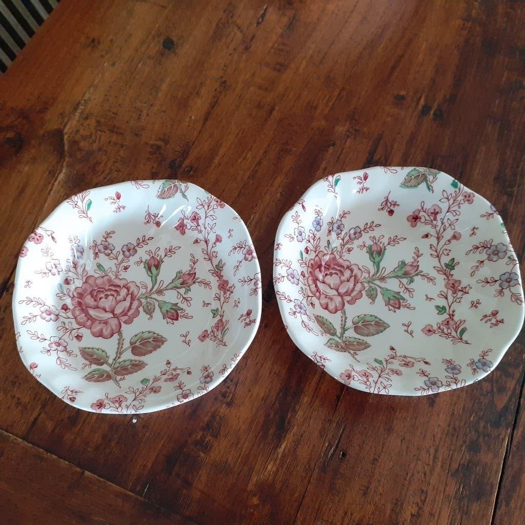 Johnson Brothers ROSE CHINTZ  2 papschaaltjes iets vierkant, Overige merken, Landelijk/Boerenbont, Ophalen of Verzenden, Aardewerk