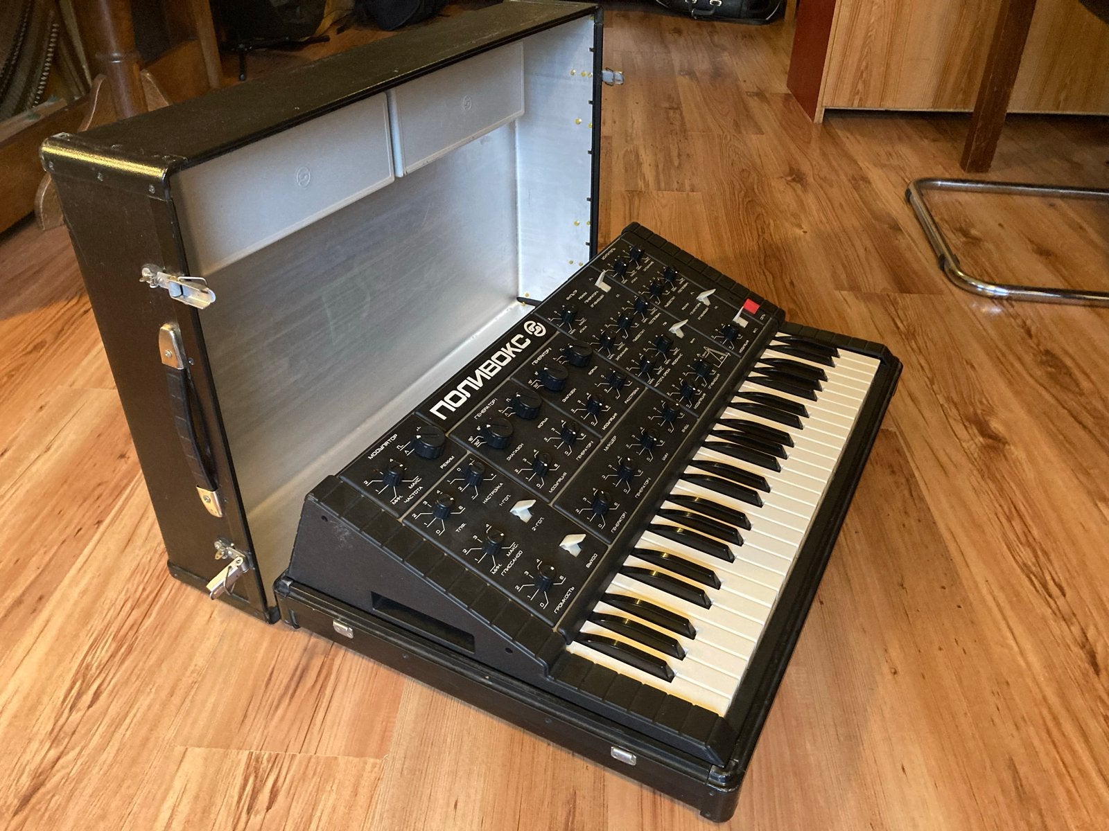 formanta polivoks russische sovjet synthesizer z.g.a.n., Ophalen of Verzenden, Zo goed als nieuw, Met koffer of flightcase, 49 toetsen