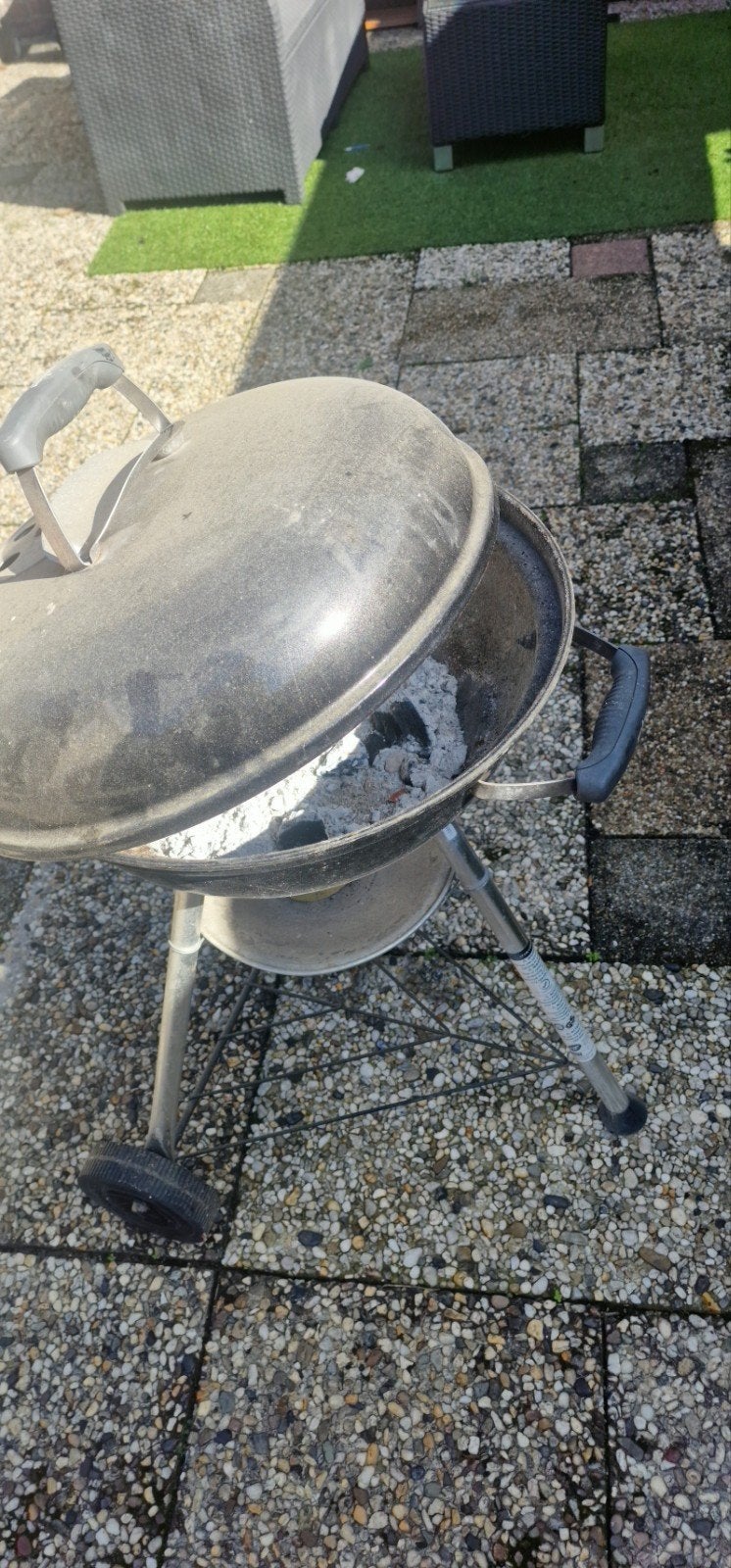 Gebruikte barbecue met deksel en wielen, Ophalen of Verzenden, Gebruikt, Onbekend