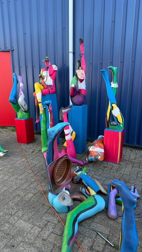 Unieke collectie kleurrijke etalagepoppen/kunstobjecten, Antiek en Kunst, Ophalen, Groep mensen, Kunststof, 1 meter - 2 meter