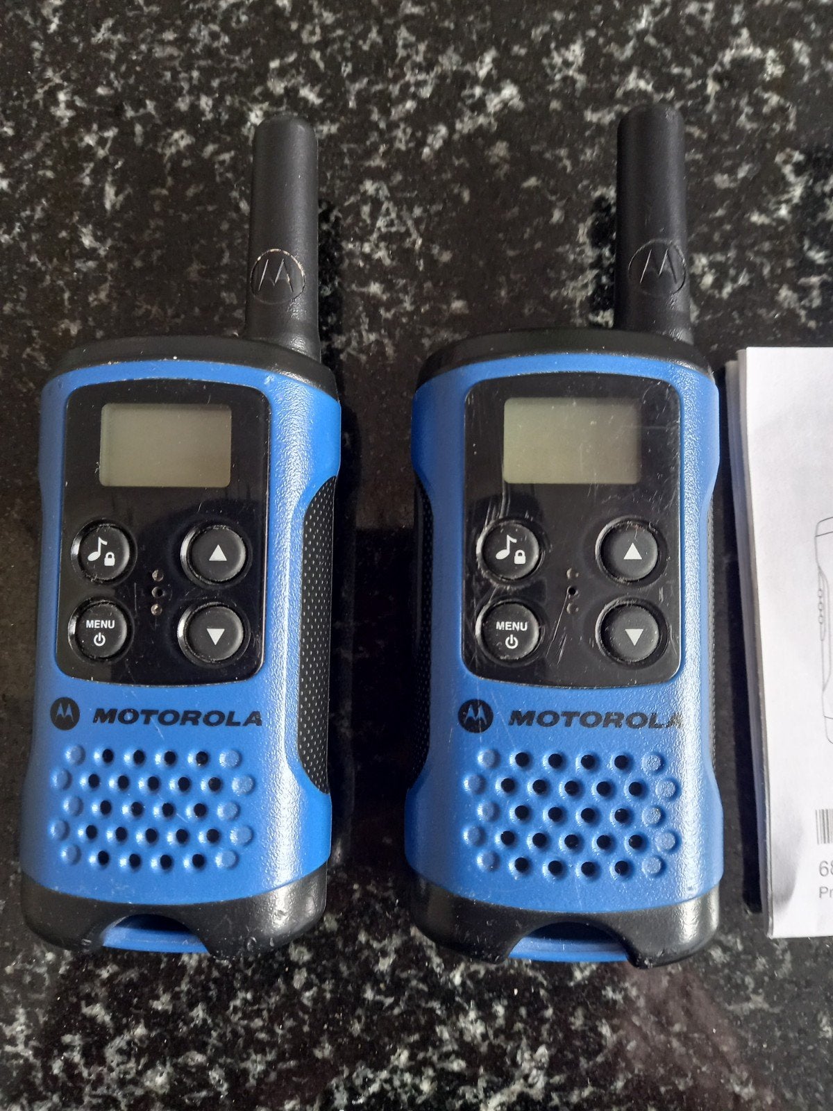 Motorola TLKR T40/T41 Walkie Talkies - Blauw (2 stuks), Ophalen, Gebruikt, Minder dan 2 km, Portofoon of Walkie-talkie