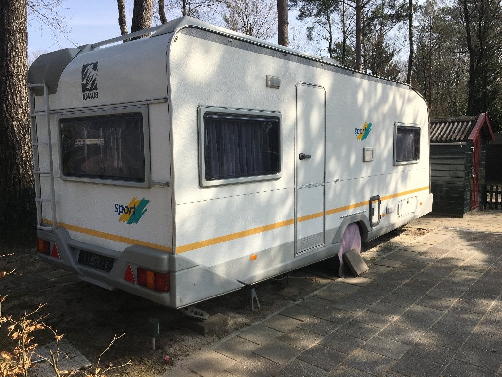 KNAUS Sport TK (incl. voortent), Caravans en Kamperen, Caravans, Particulier, tot en met 5, 1000 - 1250 kg, Rondzit, Knaus, Omvormbare zithoek