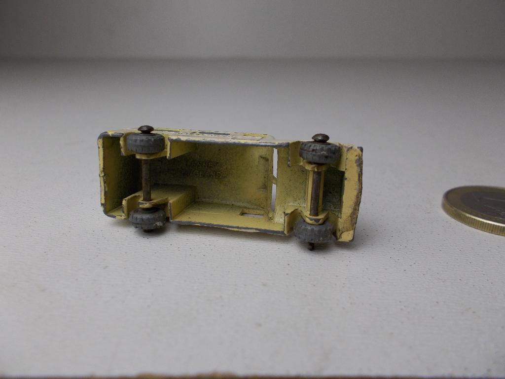 1958 Lesney No. 14B DAIMLER AMBULANCE (Repainted) 1: 87! (B), Ophalen of Verzenden, Gebruikt, Auto, Lesney