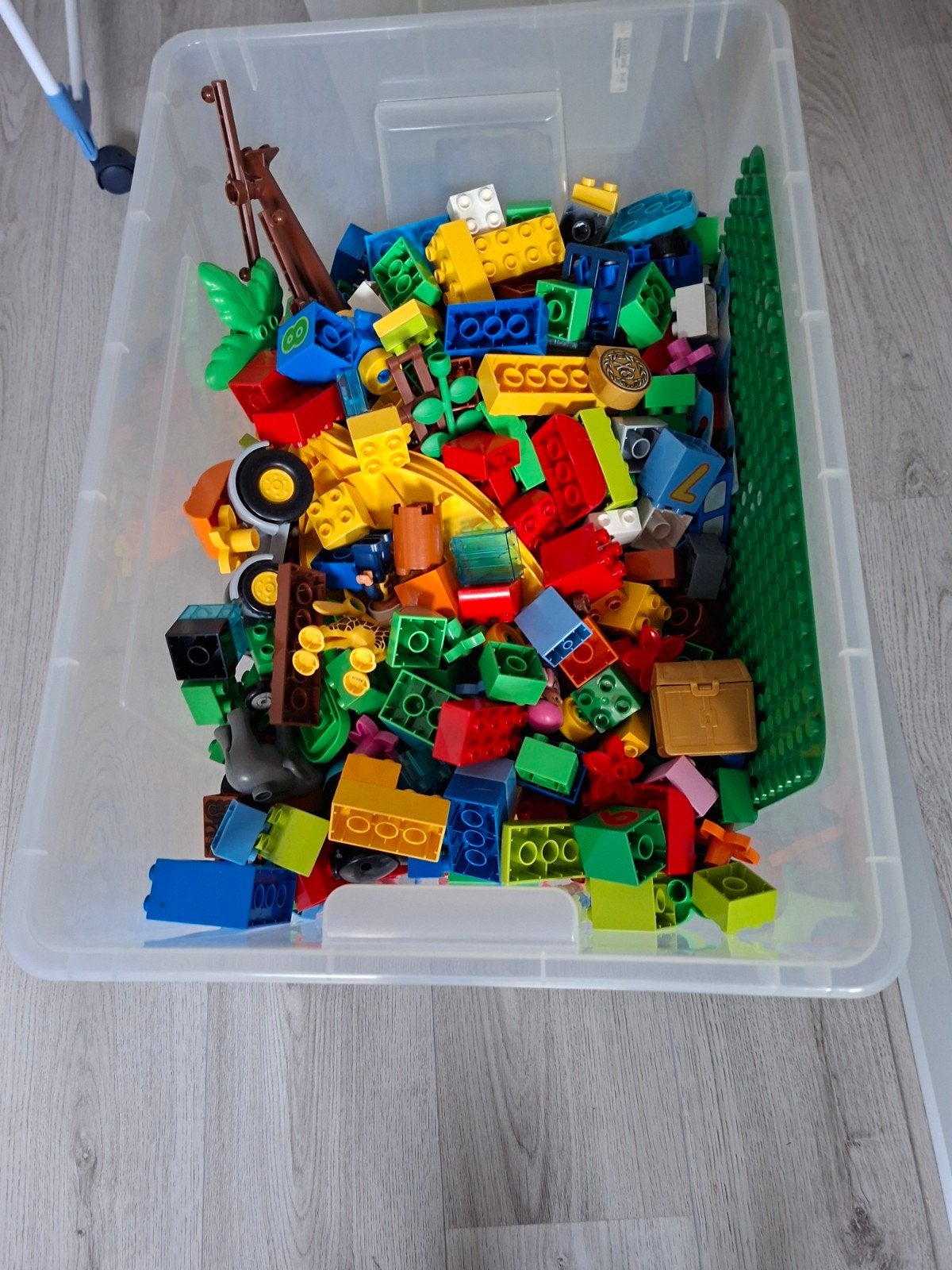Grote kist vol Duplo met diverse sets en grondplaat, Ophalen, Gebruikt, Duplo, Losse stenen