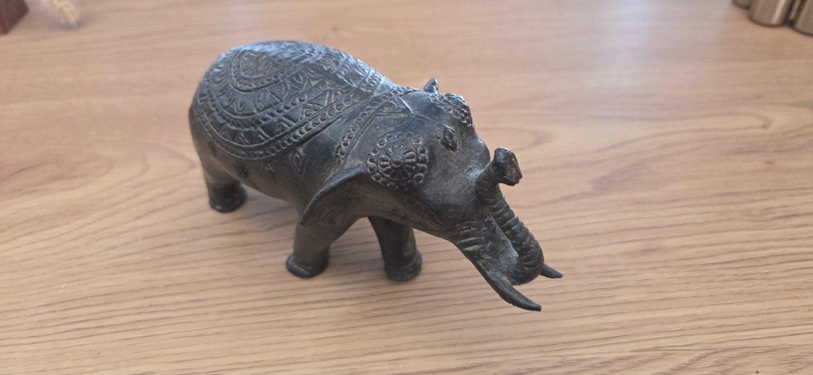Decoratieve olifant van metaal, Ophalen of Verzenden, Zo goed als nieuw, Beeldje of Figuurtje