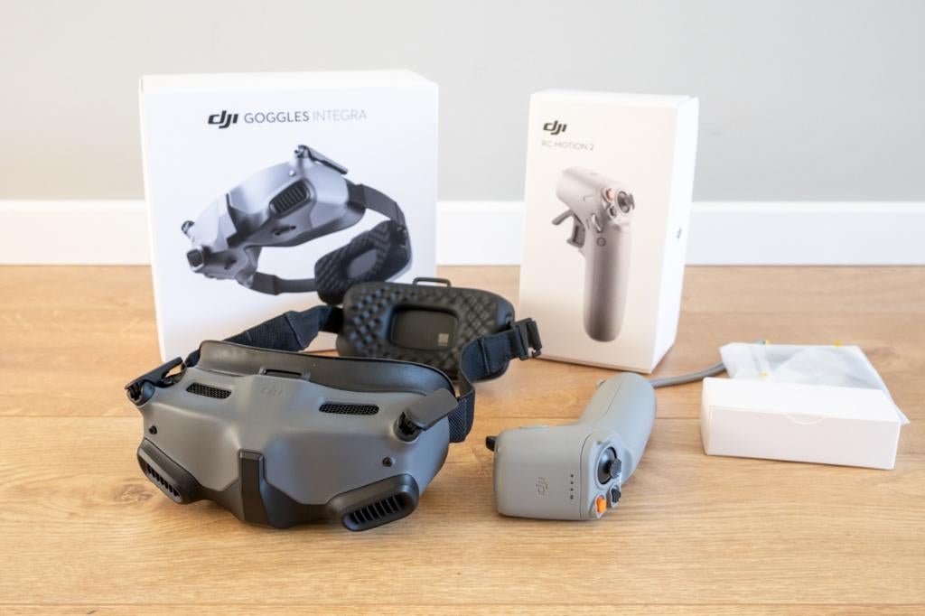 DJI Goggles Integra (FPV-bril) + RC Motion 2 voor drone, Audio, Tv en Foto, Drones, Ophalen of Verzenden, Zo goed als nieuw, Overige typen