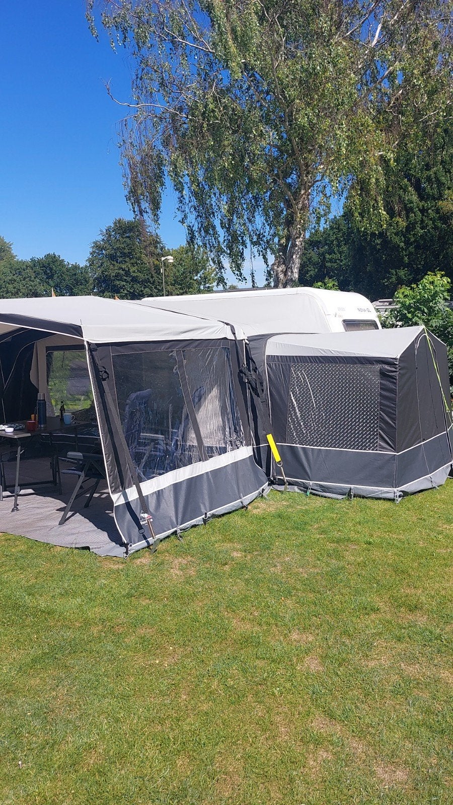 Hymer Eriba Nova 390 incl nieuwe voortent ,uitbouw, luifel ., Caravans en Kamperen, Caravans, Schokbreker, Omvormbare zithoek