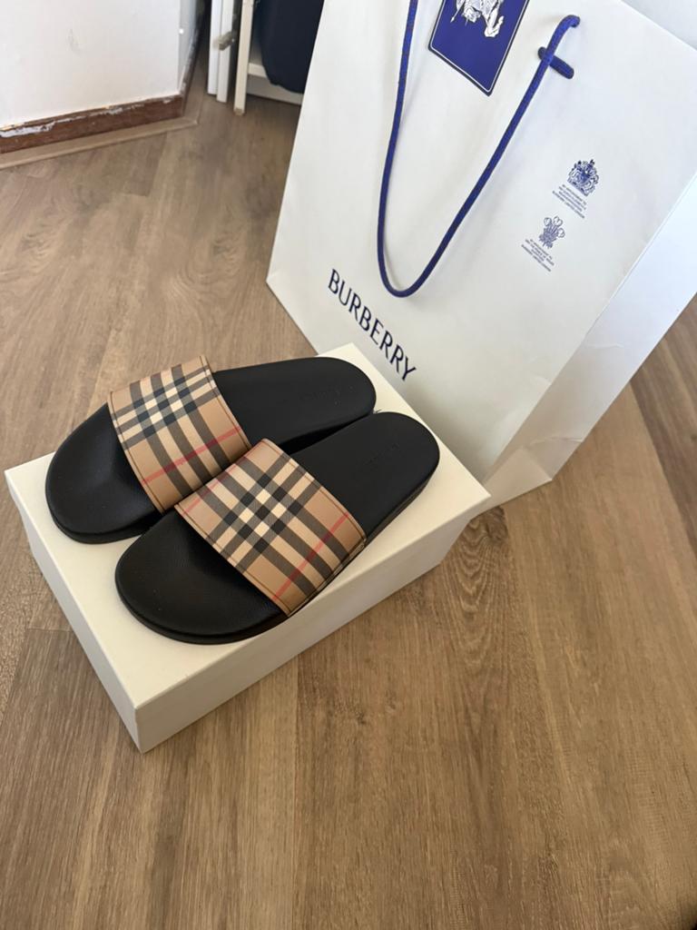 Burberry slippers Maat 42, Ophalen of Verzenden, Zo goed als nieuw, Apparaat