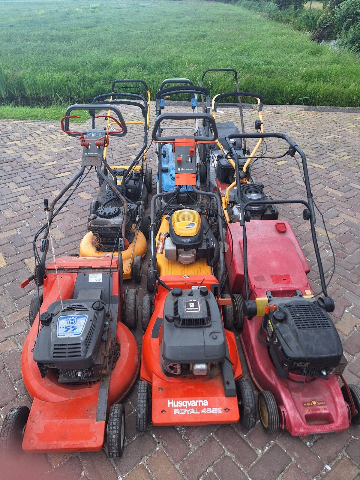 Partij van 10 grasmaaiers, Ophalen, Cirkelmaaier, Gebruikt, Benzine-grasmaaier