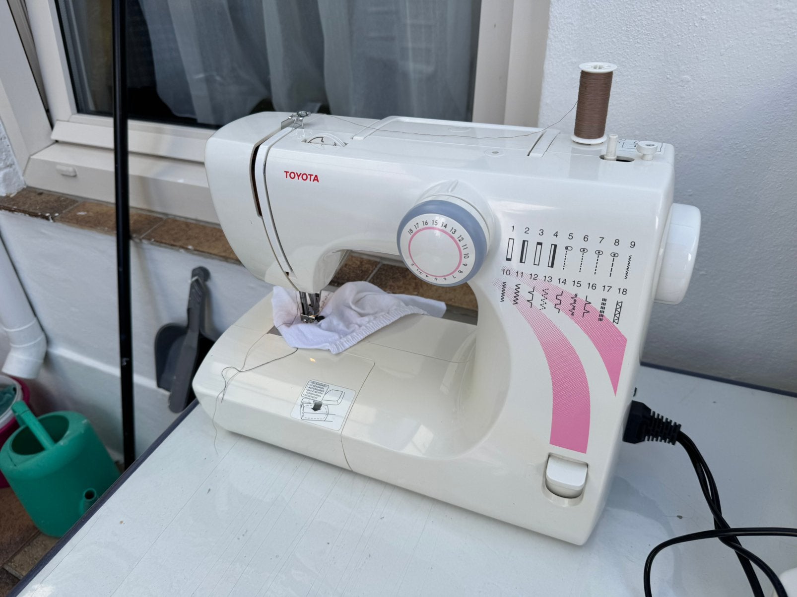Nette Naaimachine | Toyota | Werkend te Zien, Hobby en Vrije tijd, Naaimachines en Toebehoren, Ophalen, Gebruikt, Naaimachine