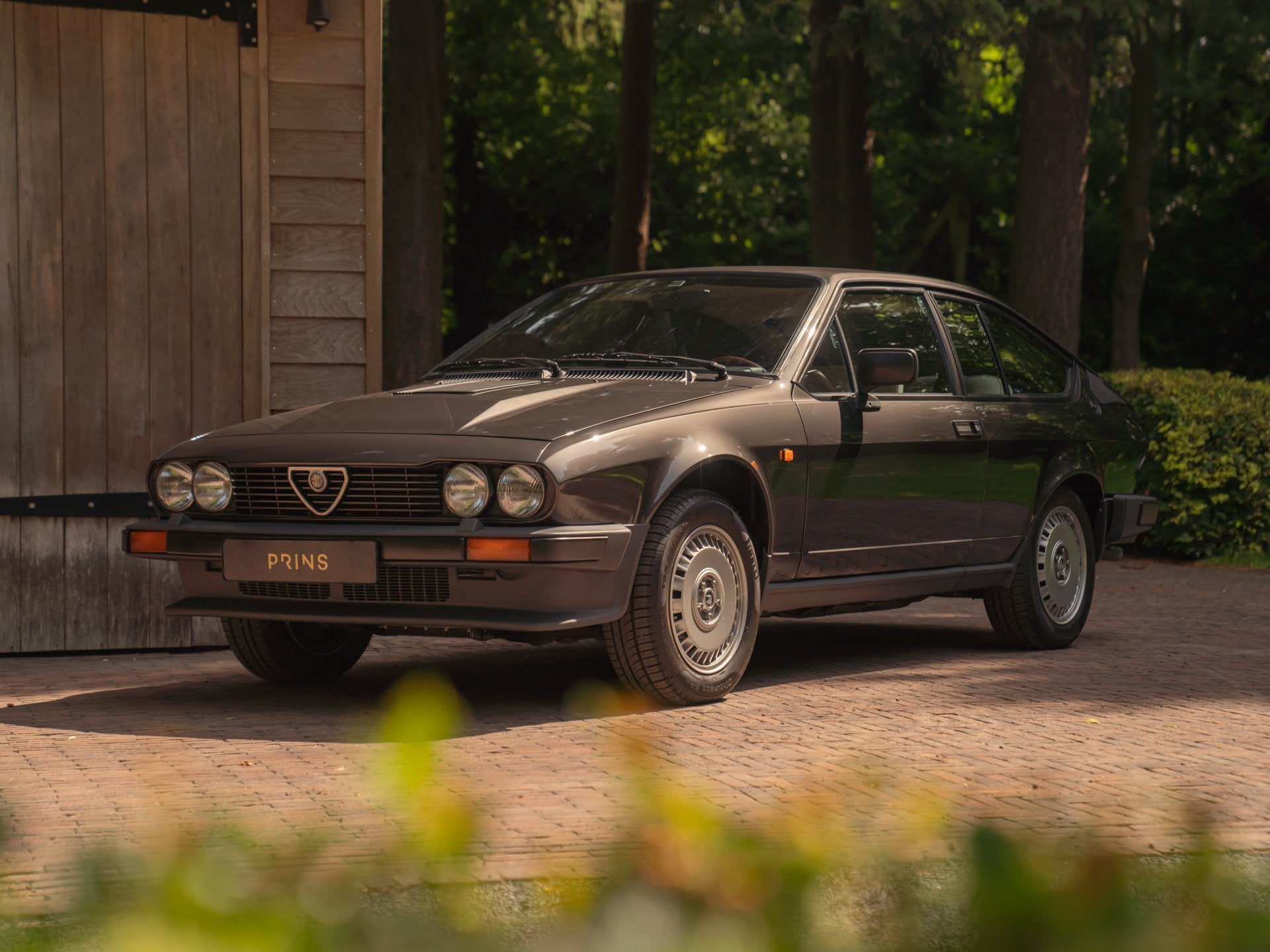 Alfa Romeo GTV 2.5 V6 | Nederlands geleverd (bj 1982), Origineel Nederlands, Bedrijf, Handgeschakeld, Grijs