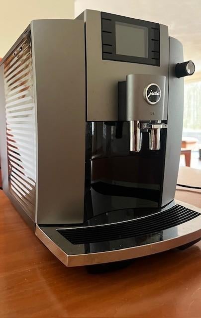 Jura E6 volautomaat (okt 2022) – weinig gebruikt – € 490, Ophalen, Afneembaar waterreservoir, 10 kopjes of meer, Koffiemachine