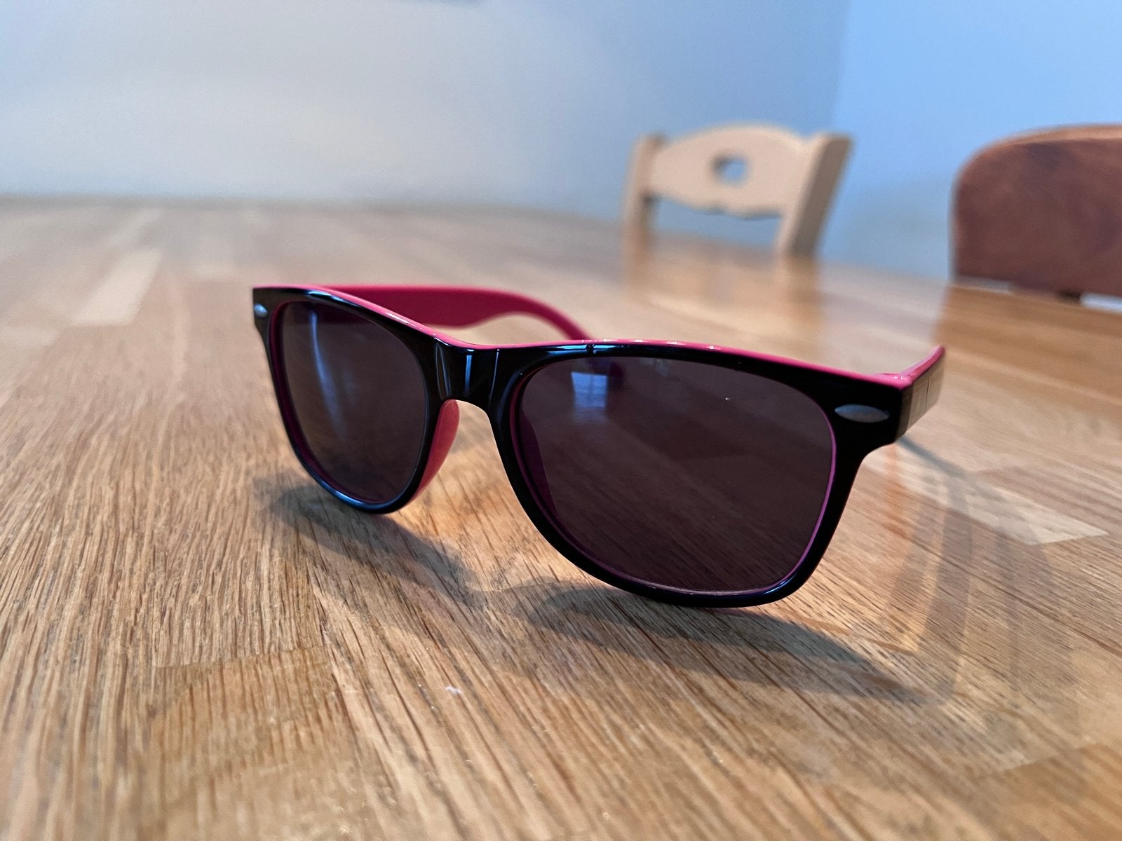 Leuke zonnebril voor kinderen - Zwart met roze accenten, Overige merken, Zonnebril, Zwart, Ophalen of Verzenden