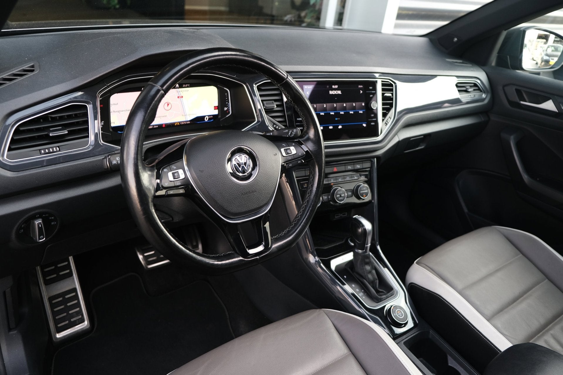 Volkswagen T-ROC 2.0 TSI 4Motion Sport Pano Beats Trekhaak L, Automaat, 15 km/l, Gebruikt, Euro 6