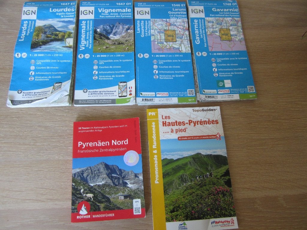 te koop wandelkaart en gids hoge pyreneeen, Fiets- of Wandelgids, Europa, Zo goed als nieuw, Ophalen
