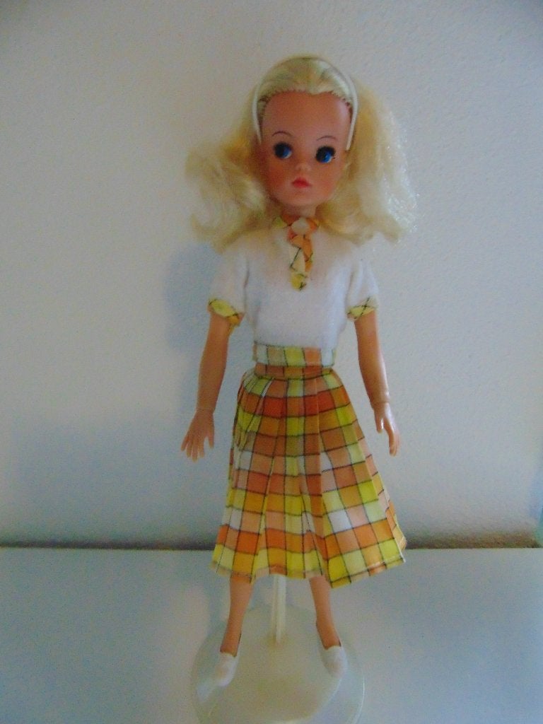 Sindy doll 1976 Lovely Lively met hard hoofdje, Verzamelen, Poppen, Verzenden, Gebruikt, Pop