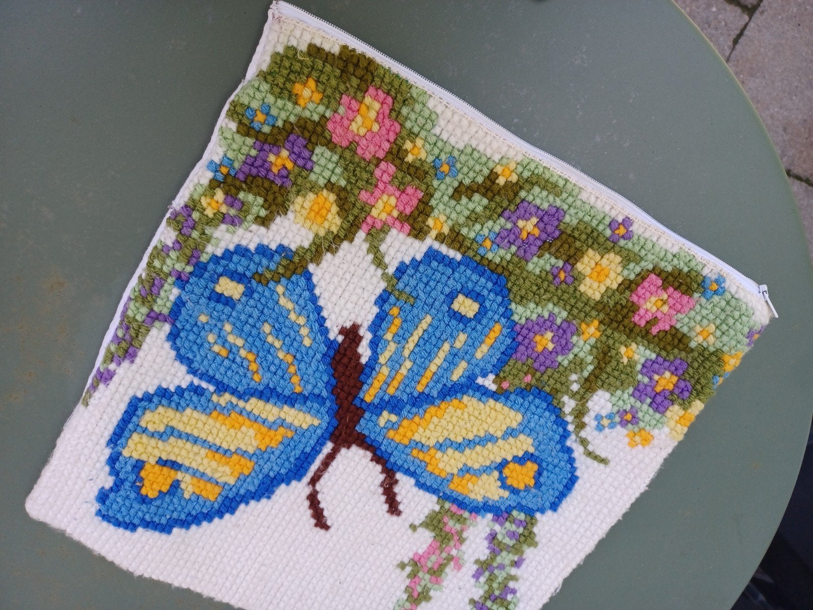 Handgemaakt borduur vlinder kussensloop, Handgemaakt, Meerkleurig, Ophalen of Verzenden, Zo goed als nieuw