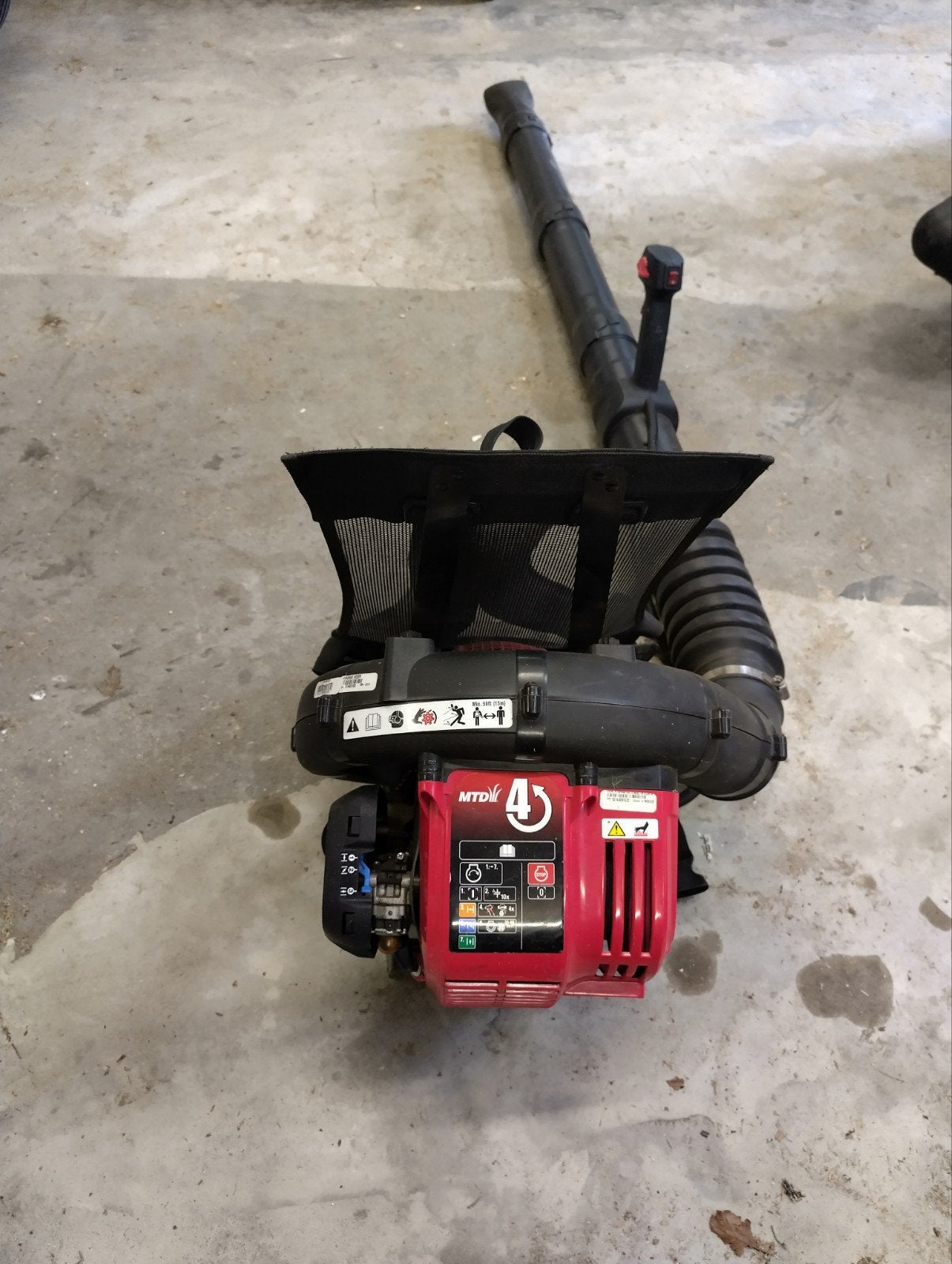MTD M32 Benzine Bladblazer Ruggedragen - Perfecte Staat, Benzine, Gebruikt, MTD, Ruggedragen