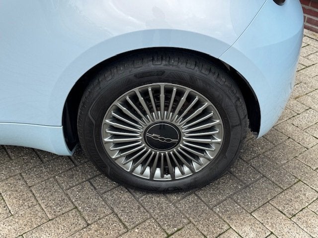Fiat 500 e Icon 42 kWh *parelmoer *carplay *stoelverwarming, Auto's, Dealer onderhouden, Stof, Gebruikt, 1265 kg