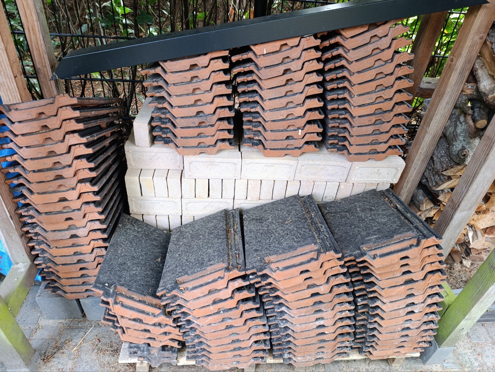 Roben Bergamo dakpannen 109x plus 2x half antraciet, Ophalen, Steen of Klei, Zwart, 5 tot 10 m²