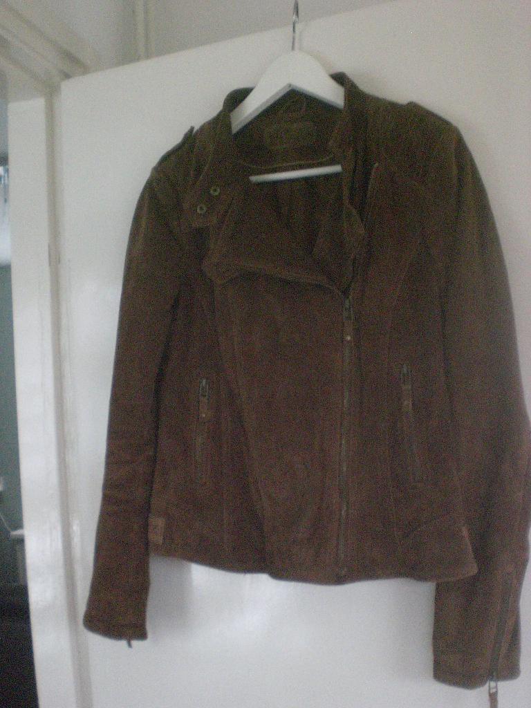 Mooie suede jas van C&A. Maat 38, Kleding | Dames, Maat 38/40 (M), Bruin, Ophalen of Verzenden, Zo goed als nieuw