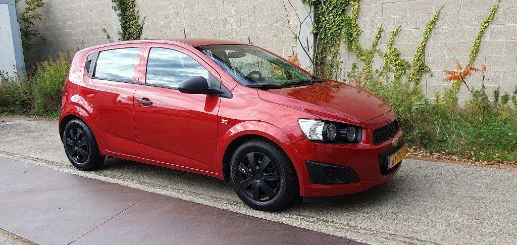 Chevrolet Aveo 1.2 5-DEURS 2012 Rood met Nieuwe APK, Auto's, Voorwielaandrijving, 40 €/maand, Aveo, 4 cilinders
