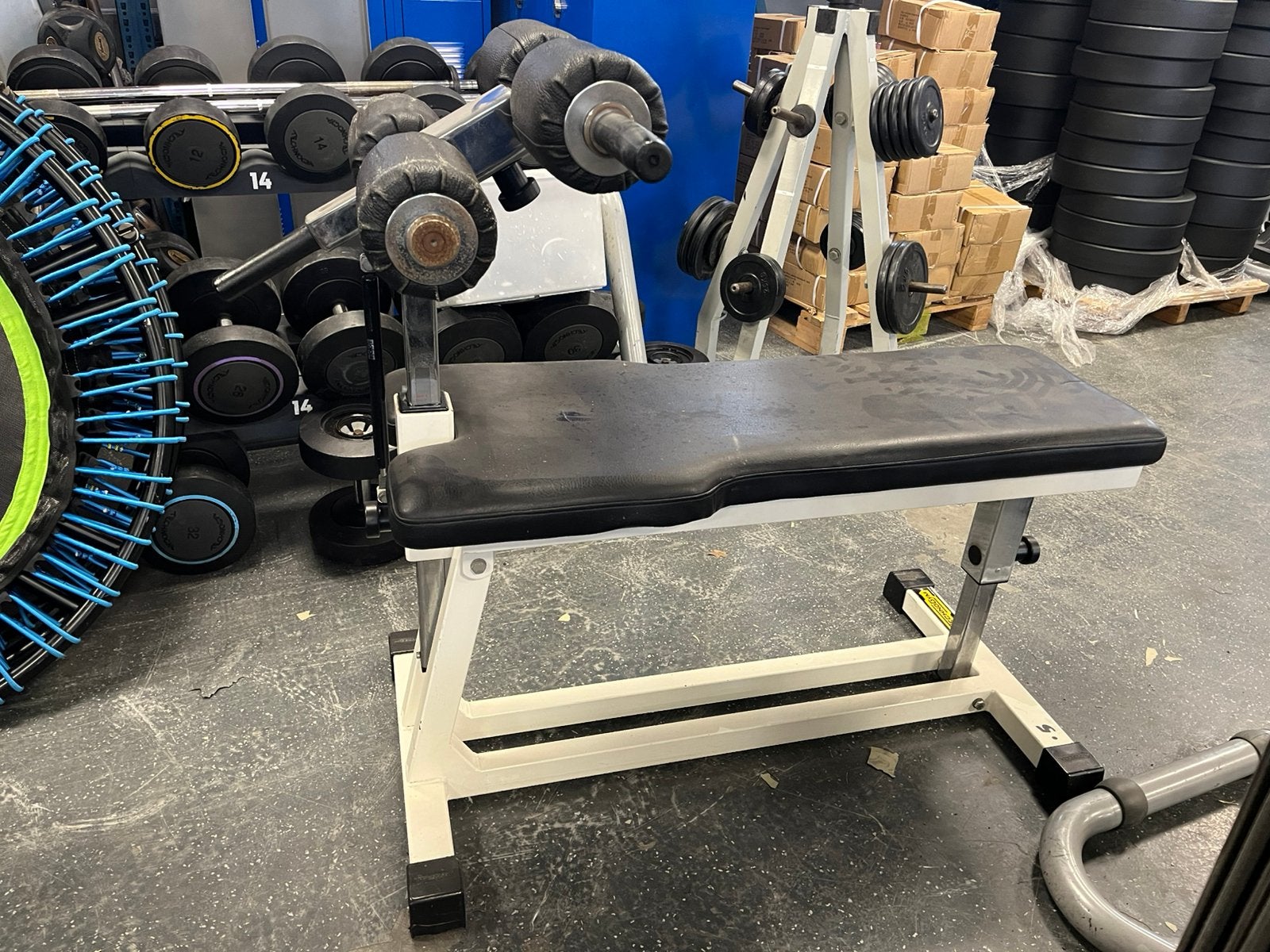 Technogym isotonic buik bank verstelbaar wit, Buik, Buik bank, Fitnessbank, Isotonic