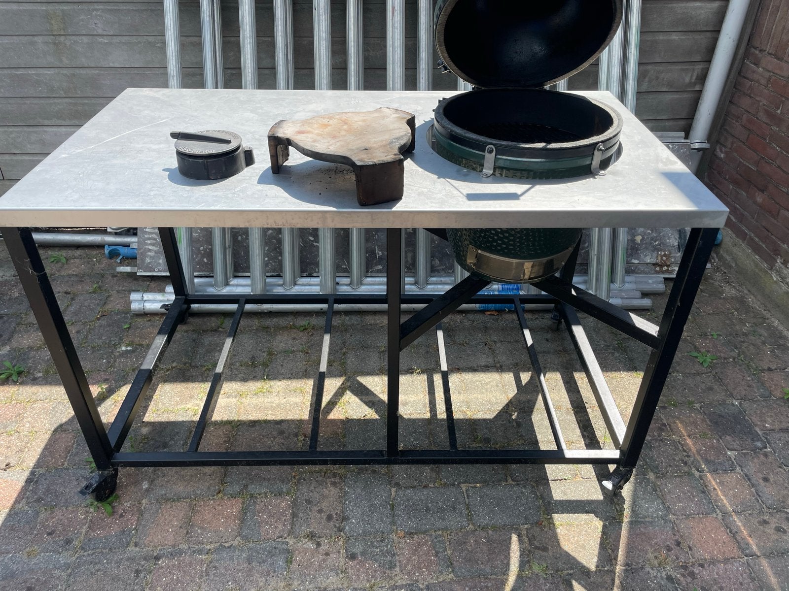 Big Green Egg BBQ met onderstel en accessoires, Ophalen, Gebruikt