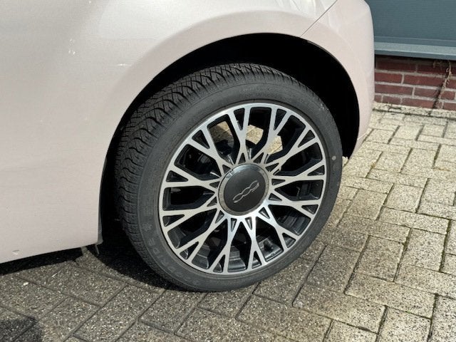Fiat 500 1.0 Hybrid Dolcevita *carplay *climate *cruise *16, Auto's, Voorwielaandrijving, Gebruikt, Zwart, Overige kleuren