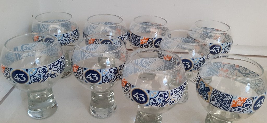 licor 43 glazen 9 stuks, Verzamelen, Ophalen, Zo goed als nieuw, Borrel- of Shotglas