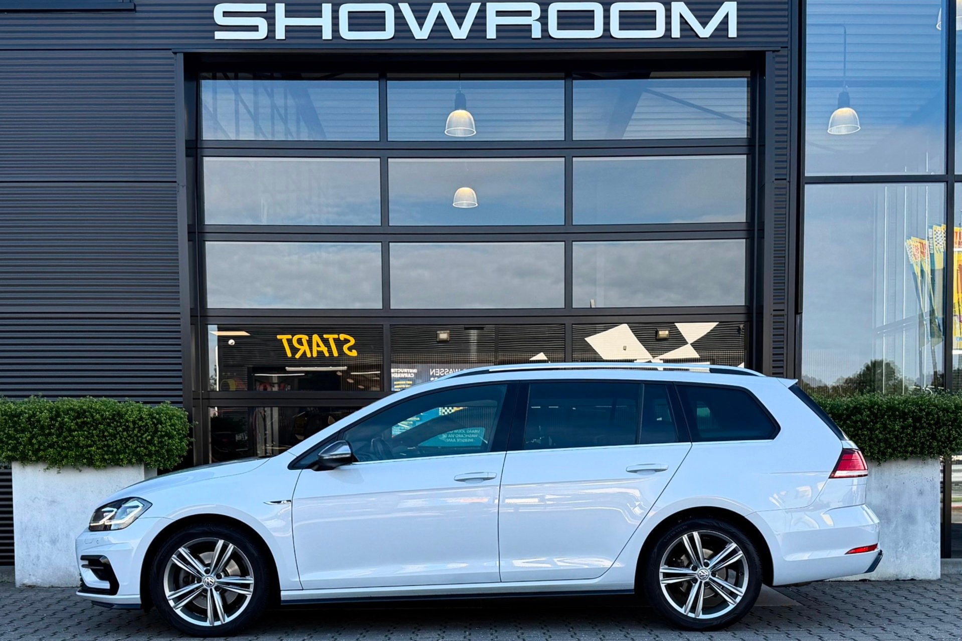 Volkswagen Golf Variant 1.5 TSI Highline Business R, Trekhaa, Dealer onderhouden, 4 cilinders, 150 pk, Wit