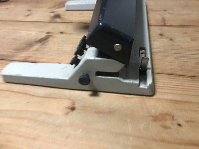 Leitz Akto 5114 Leitz perforator 4-gats verstelbaar, Ophalen of Verzenden, Gebruikt