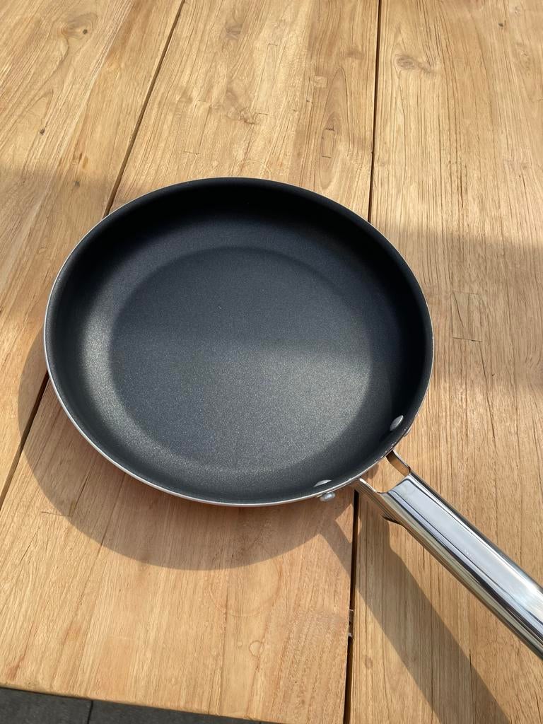 SMEG CKFF2801CRM KOEKENPAN, Ophalen of Verzenden, Zo goed als nieuw, Rvs, Keramische plaat