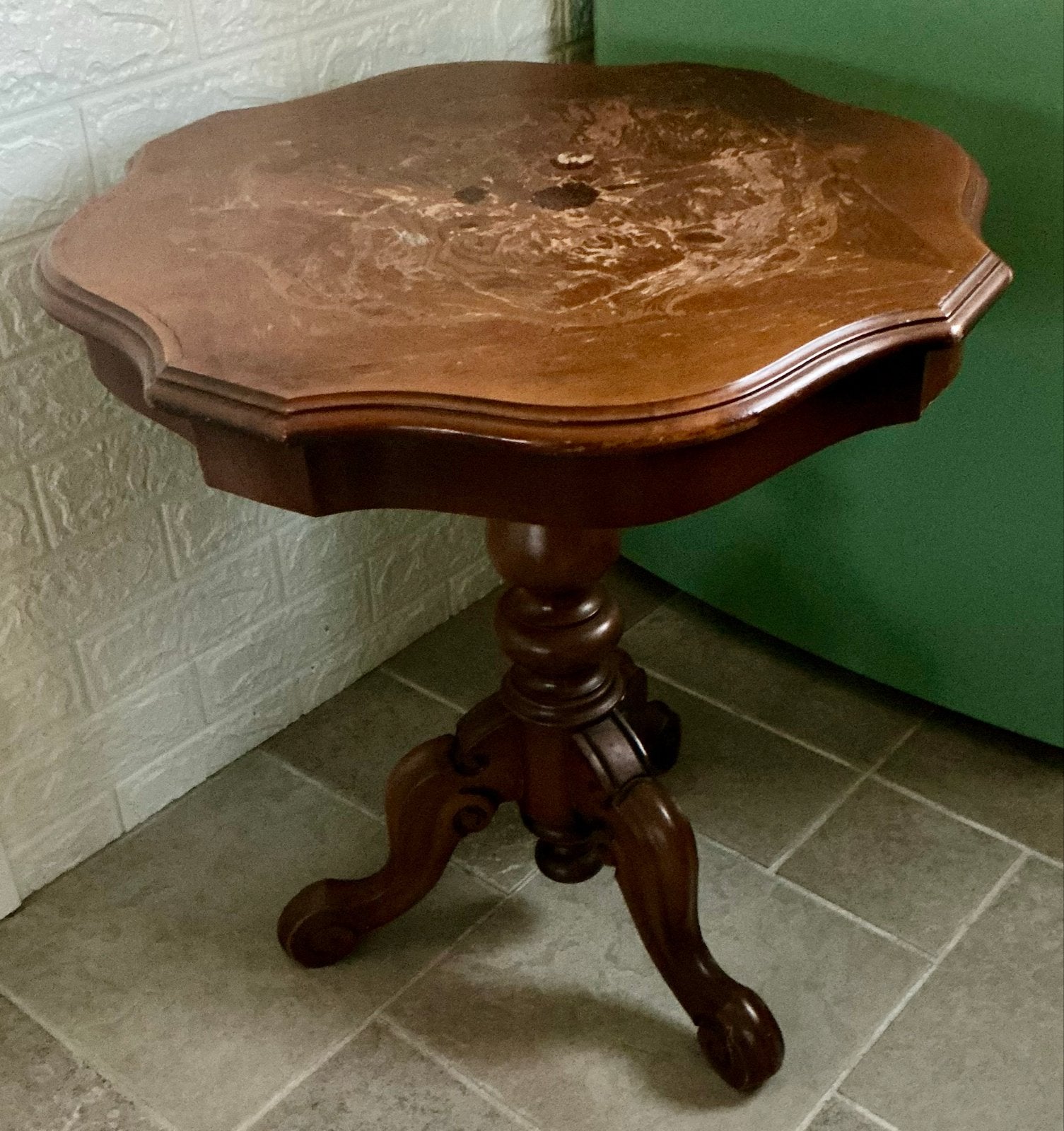 Antieke bijzettafel met inlegwerk, Ophalen