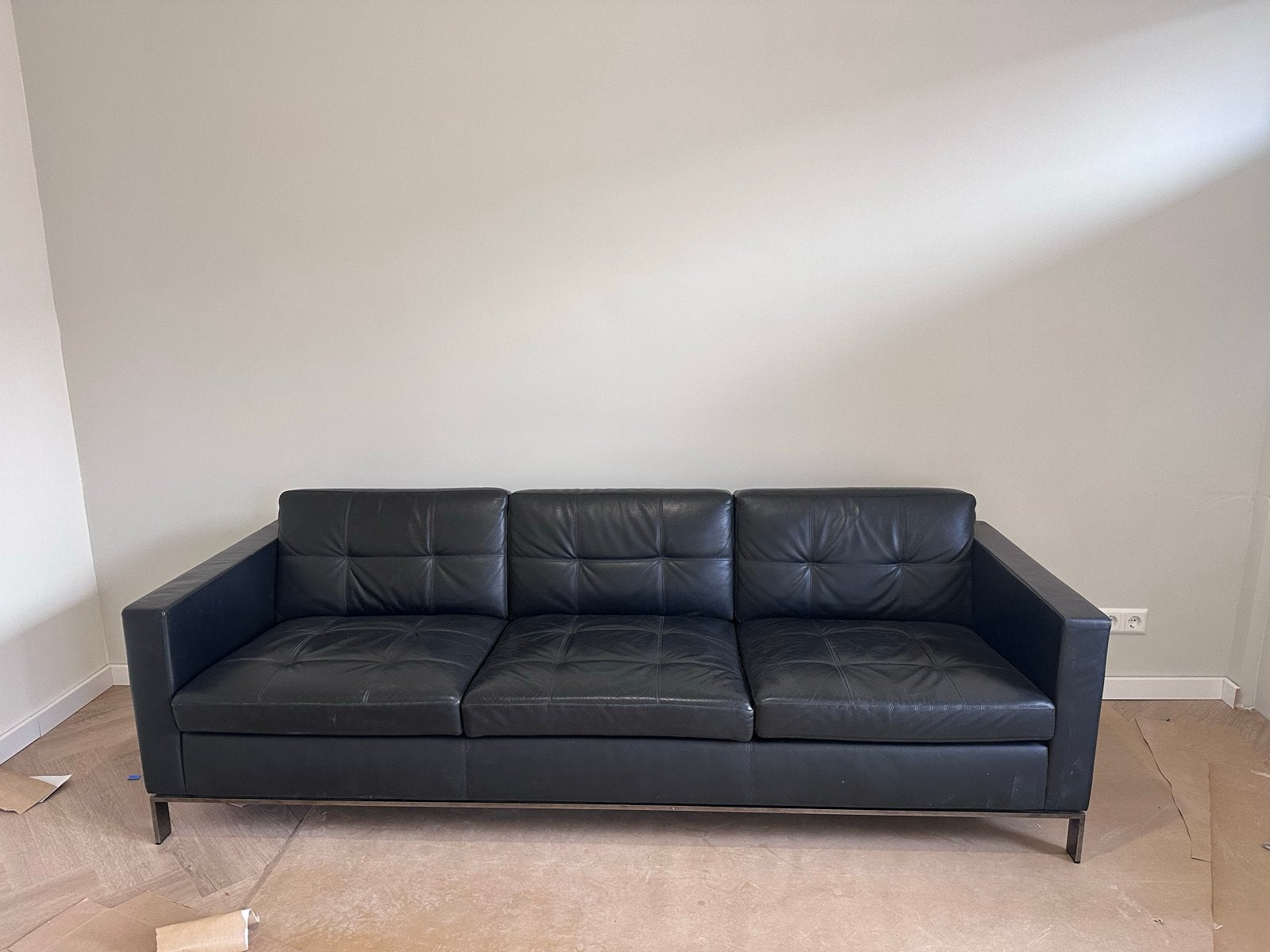 Foto 3 van Walter Knoll Foster 502 driepersoonsbank zwart leer