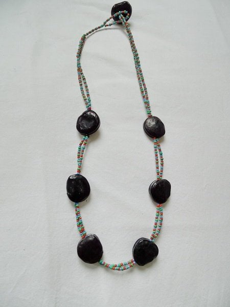Ketting met kraaltjes en grote platte zaden, Sieraden, Tassen en Uiterlijk, Ophalen of Verzenden, Gebruikt, Bruin, Overige materialen