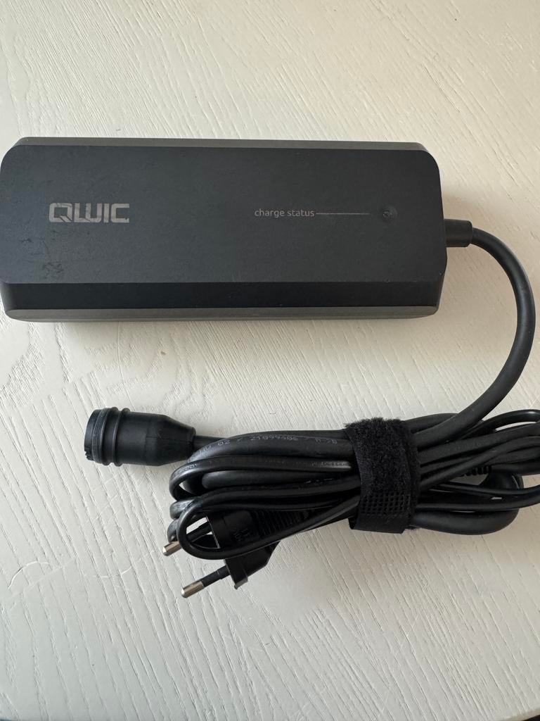 QWIC oplader, Ophalen of Verzenden, Zo goed als nieuw