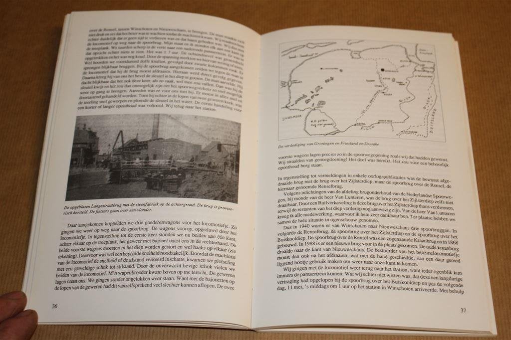 De grote waanzin. Stichting Dorpsbelangen Hellum., Boeken, Ophalen of Verzenden, Gelezen