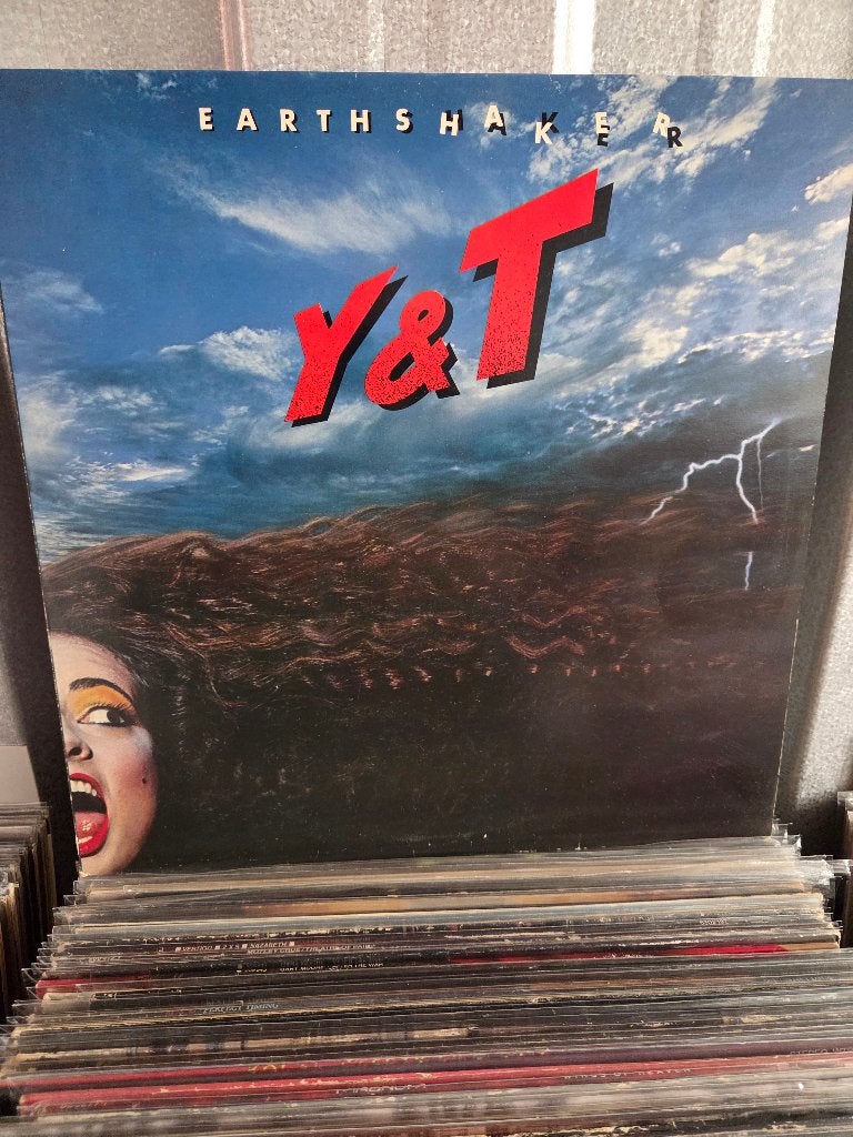 Hardrock/Metal lp Y&T: EARTHSHAKER, Gebruikt, 1980 - 1989, Ophalen of Verzenden, 12 inch