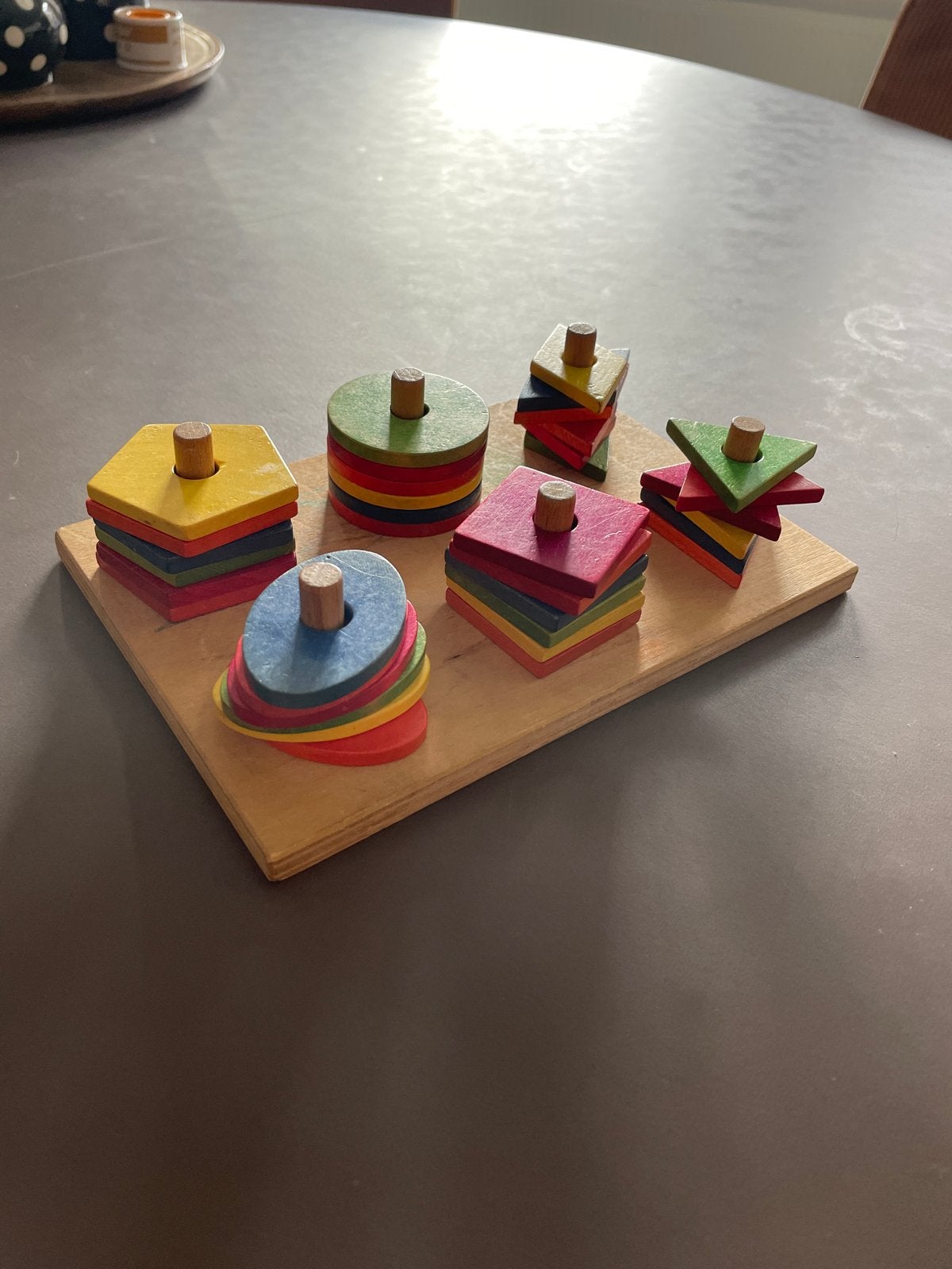 Houten vormenpuzzel met kleurrijke stapelblokken, Ophalen of Verzenden, Gebruikt, Knutselen