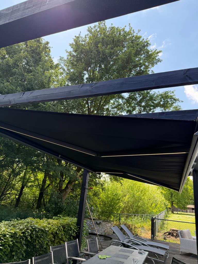 Nieuw zwart elektrisch zonnenscherm voor terrasoverkapping, Tuin en Terras, Ophalen of Verzenden, 150 tot 300 cm, 250 cm tot 450 cm