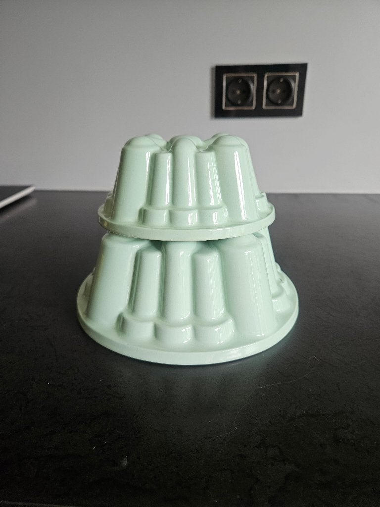 REGOUT PASTEL PUDDINGVORMEN, Antiek en Kunst, Antiek | Servies los, Ophalen