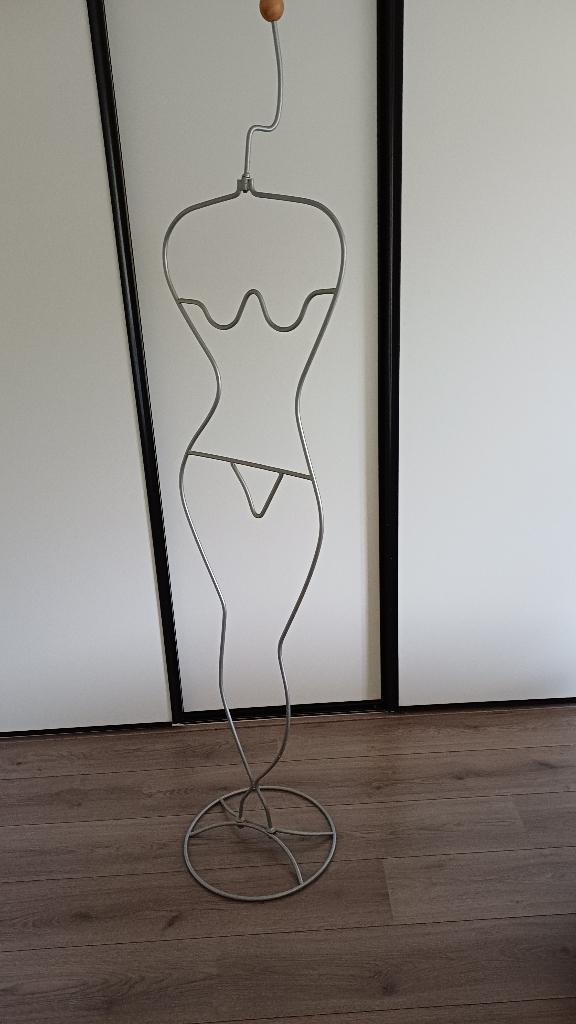 Ikea vintage jurkenrek paspop Dressgirl, Huis en Inrichting, Woonaccessoires | Kapstokken, Ophalen, Gebruikt, Metaal, Staande kapstok