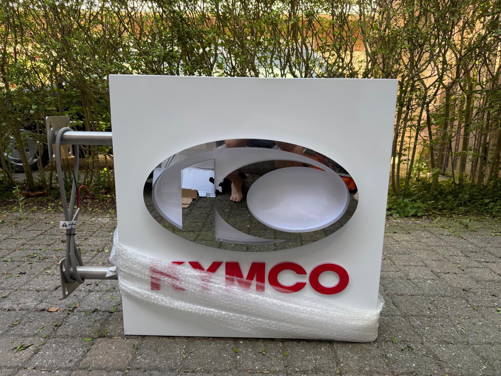 Kymco lichtbak reclamebord - nieuw en origineel, Ophalen, Zo goed als nieuw, Reclamebord